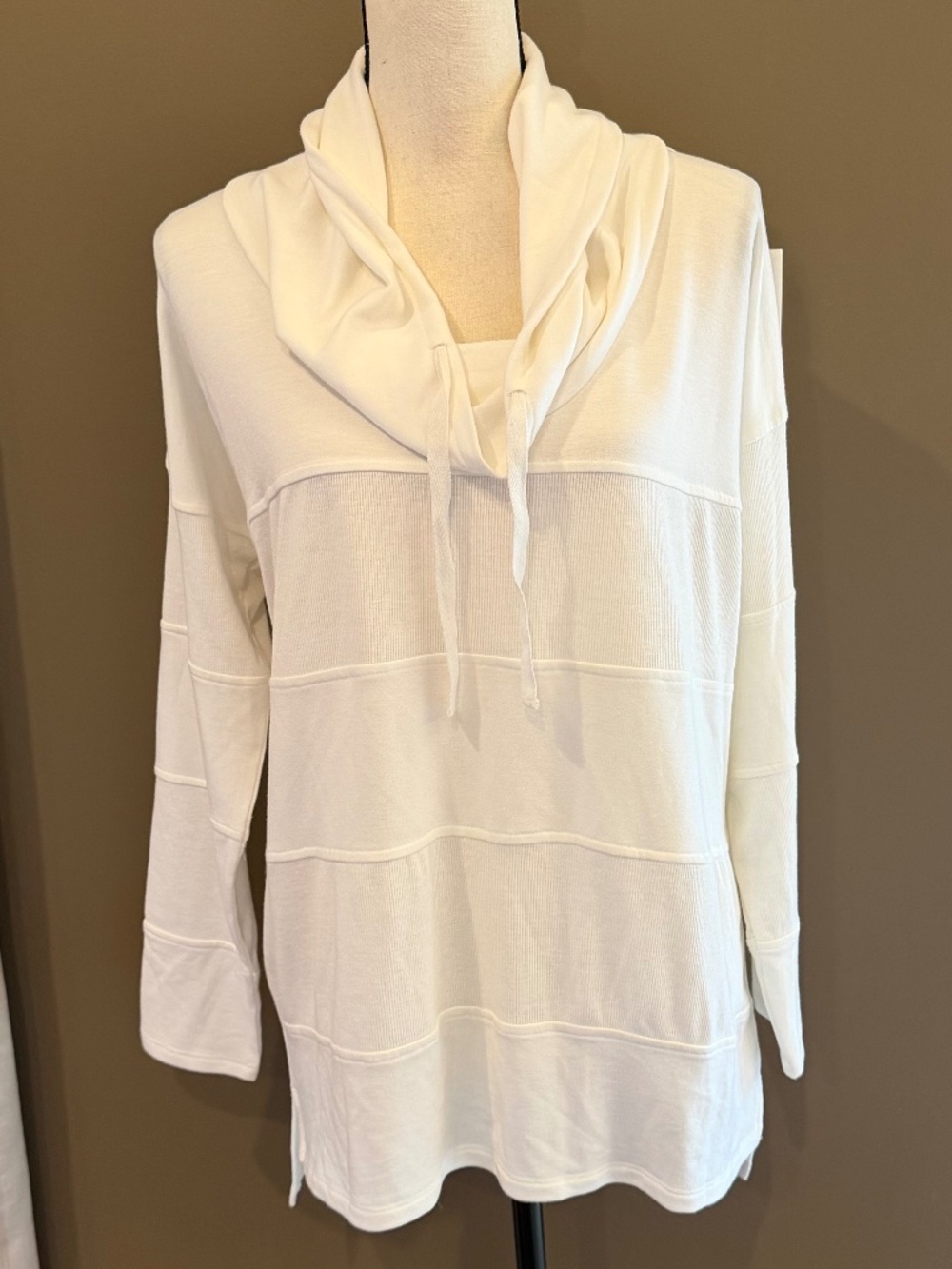 Cable & Gauge Women's Long Sleeve Cowl Neck Cream Tunic, Size Large
